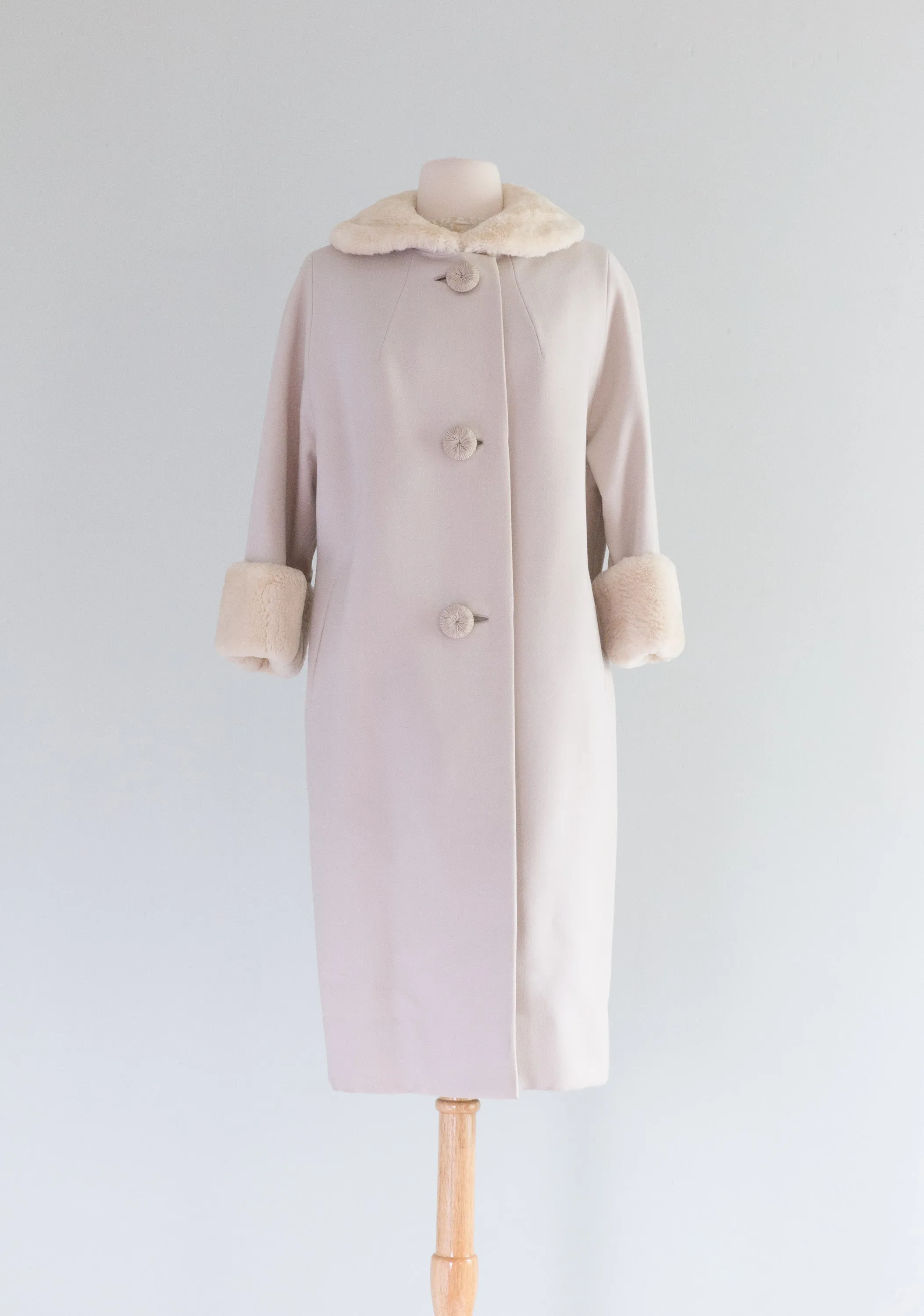 1960's Oyster & Pearl Wool Cocoon Coat With Beaver Collar & Cuffs / ML