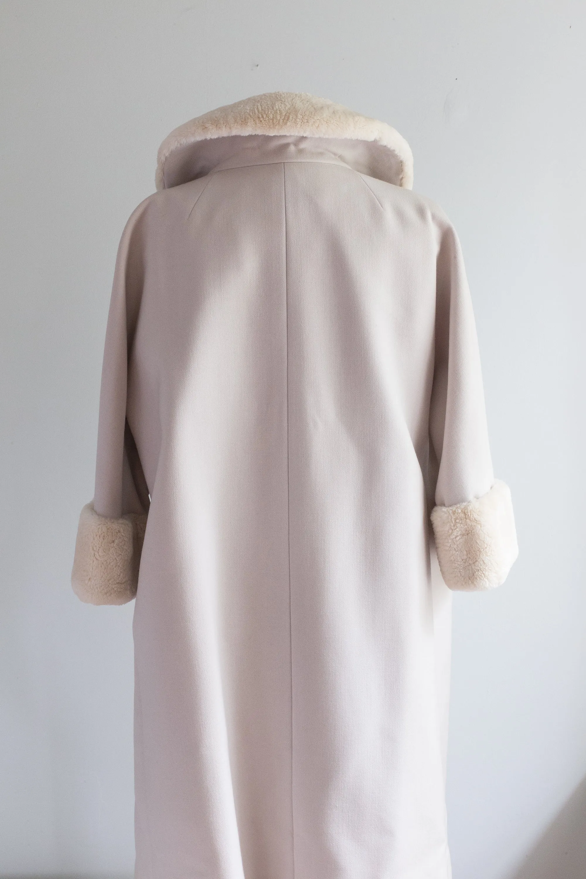 1960's Oyster & Pearl Wool Cocoon Coat With Beaver Collar & Cuffs / ML