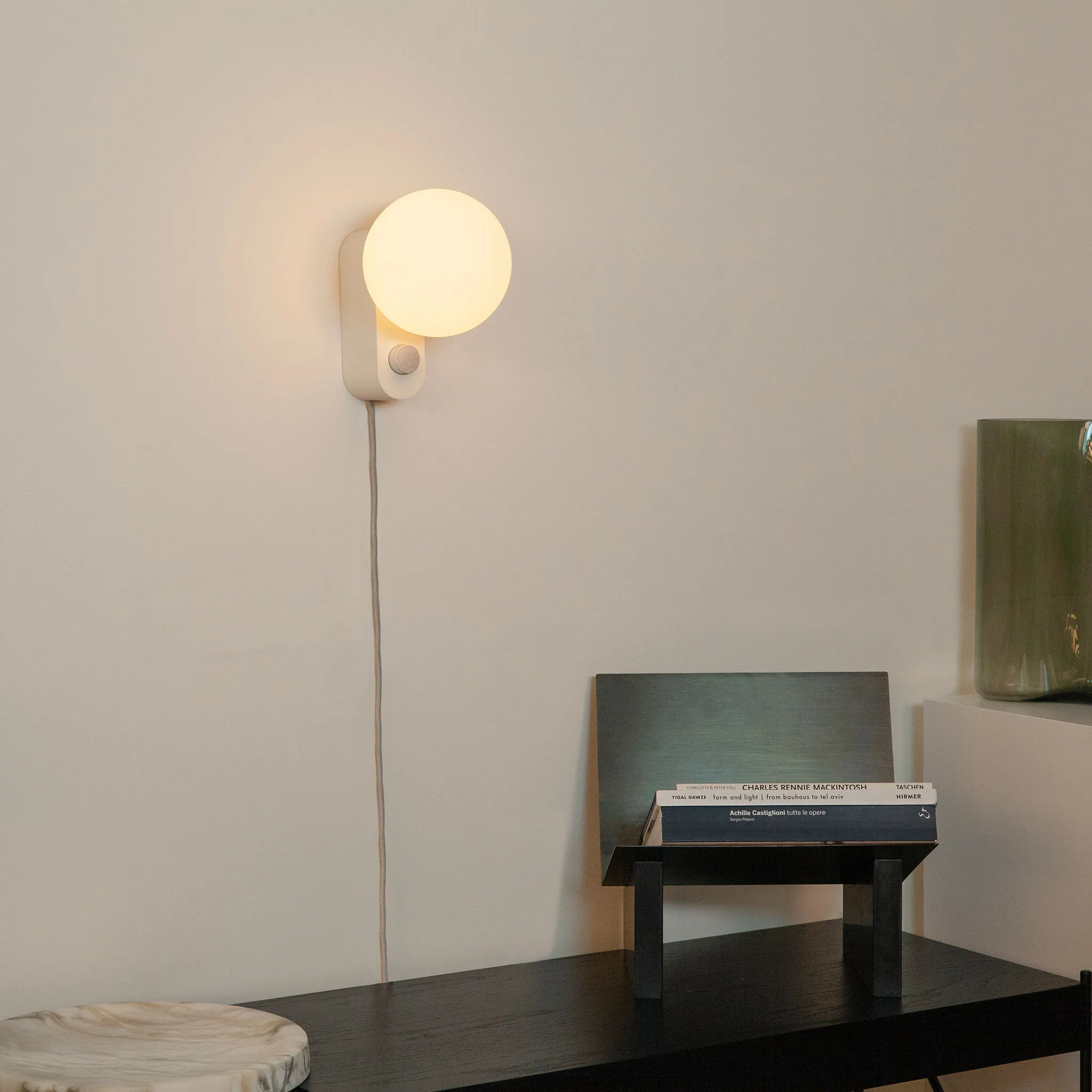 Alumina Multi-Use Lamp in Chalk