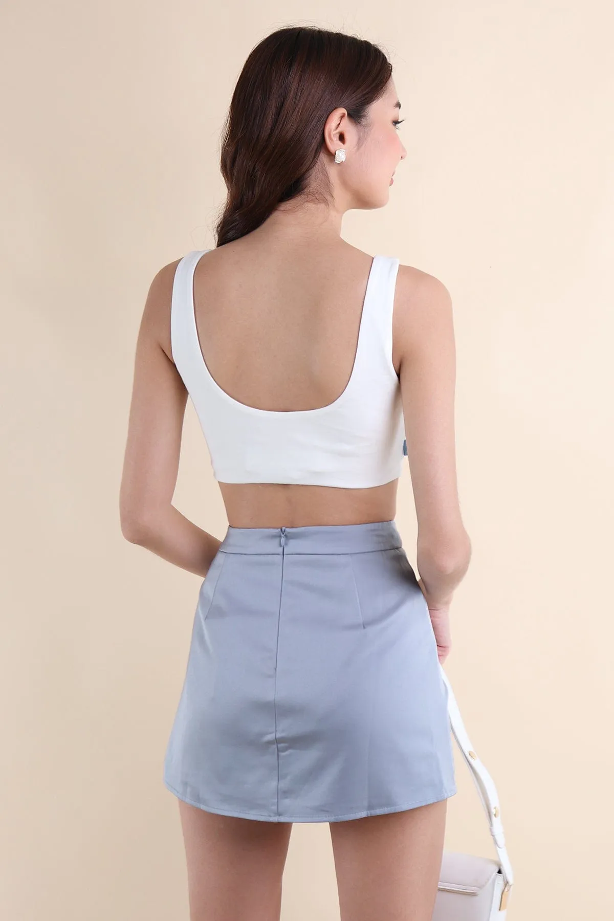 DARIS U-PADDED CROP TOP IN WHITE