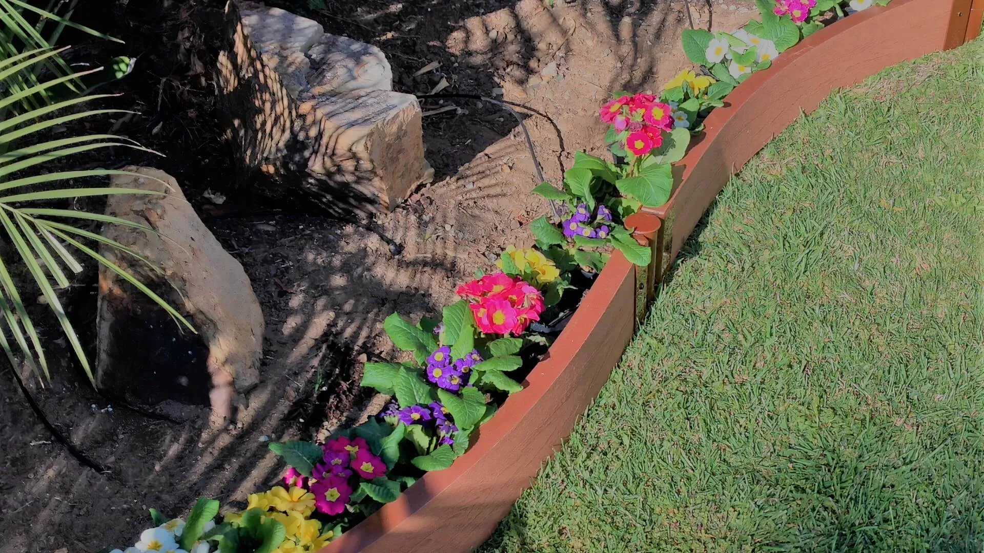 Frame It All | Tool-Free Curved Landscape Edging Kit 32' Classic Sienna